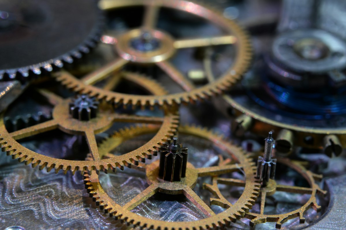 Ingranaggi di un movimento di orologio da taschino visti da vicino